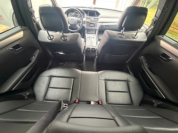 Mercedes-Benz E220 6 of 8