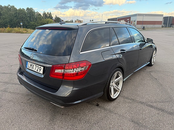 Mercedes-Benz E220 4 of 8