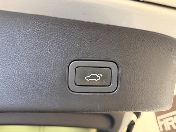 Land Rover Range Rover Sport 12 of 26