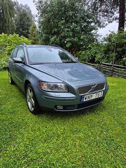 Volvo V50 2 of 16