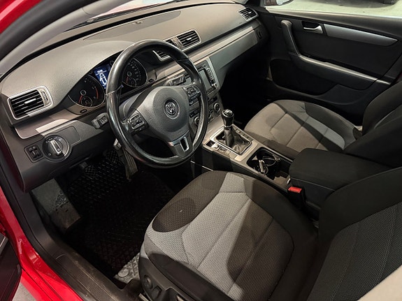 Volkswagen Passat 10 of 15