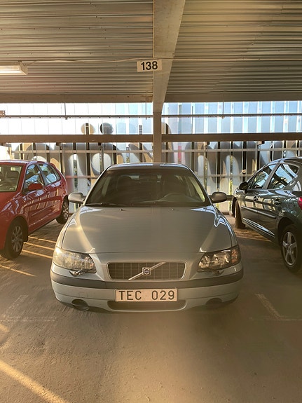 Volvo S60 2 of 5