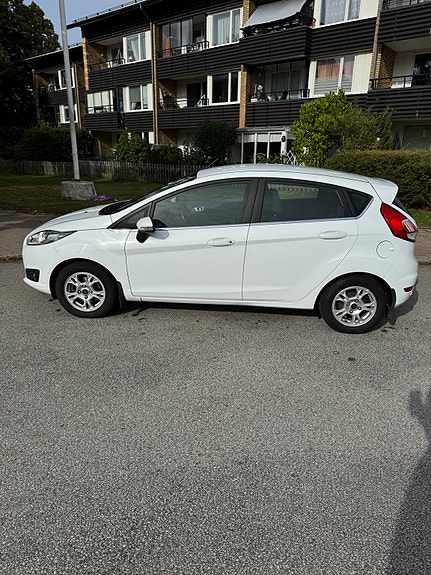 Ford Fiesta 2 of 7
