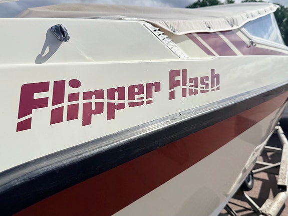 Flipper Flash - BMW Marine 165 hk + trailer 3 of 9