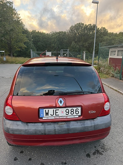Renault Clio 8 of 18