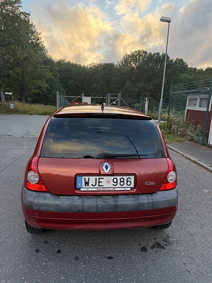 Renault Clio 13 of 18