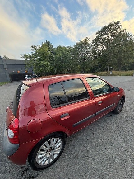 Renault Clio 9 of 18