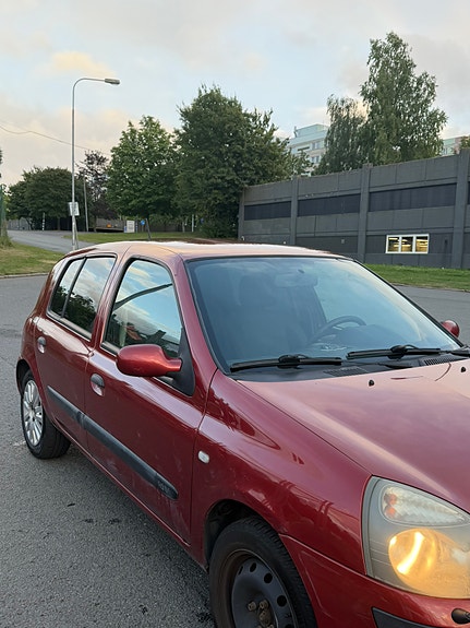 Renault Clio 16 of 18
