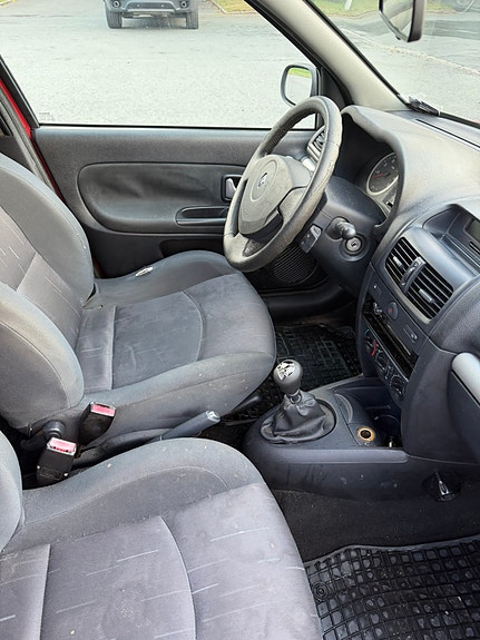 Renault Clio 11 of 18