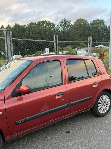 Renault Clio 14 of 18