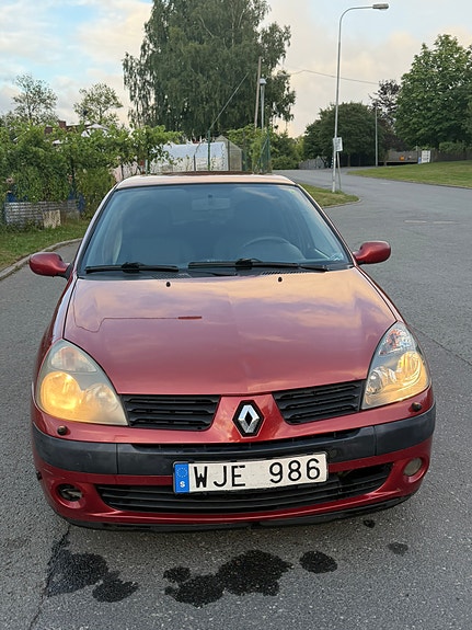 Renault Clio 15 of 18