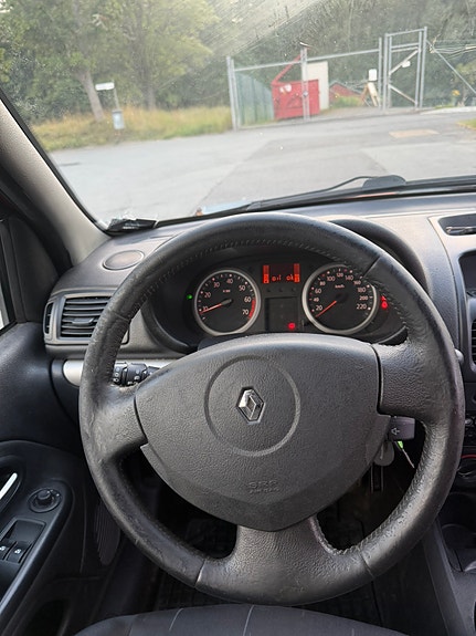 Renault Clio 12 of 18