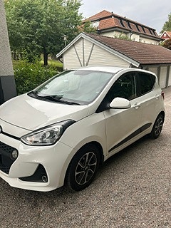 Hyundai i10 2 of 3
