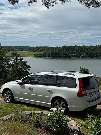 Volvo V70 2 of 16