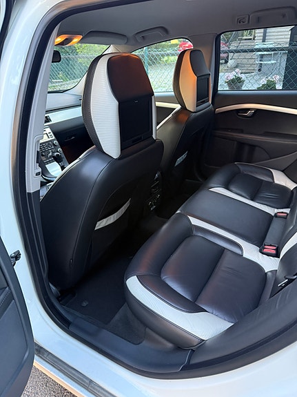 Volvo V70 8 of 16