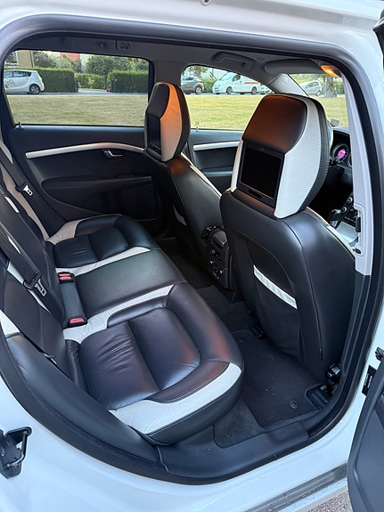 Volvo V70 10 of 16