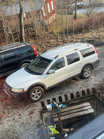 Volvo XC70 2 of 3