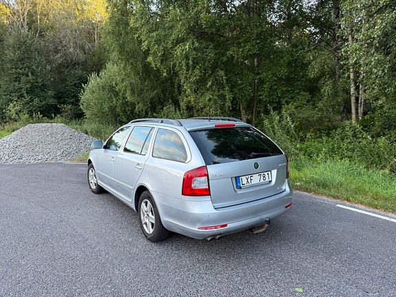 Skoda Octavia 2 of 6