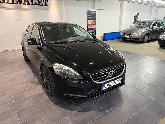Volvo V40 2 of 20