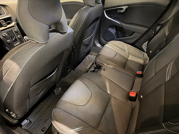 Volvo V40 12 of 20