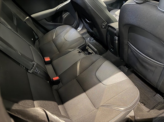 Volvo V40 13 of 20