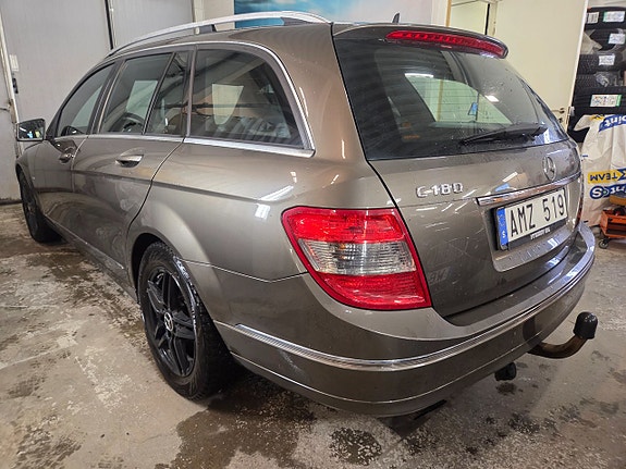 Mercedes-Benz C180 10 of 17
