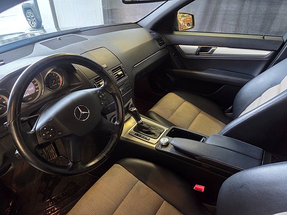 Mercedes-Benz C180 13 of 17
