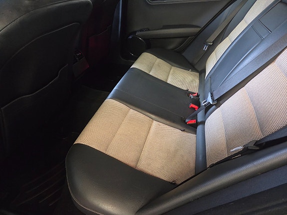 Mercedes-Benz C180 14 of 17