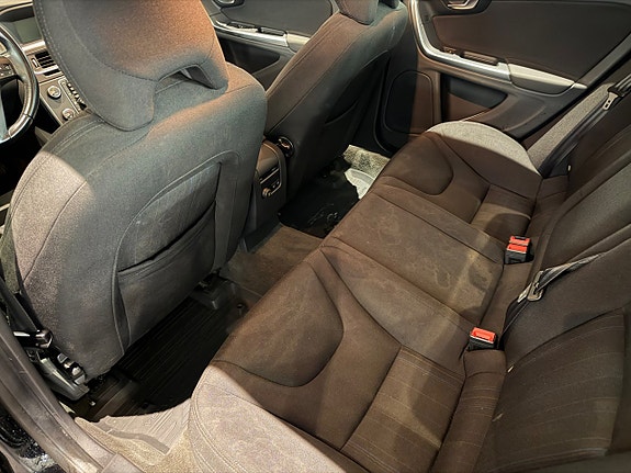 Volvo S60 13 of 16