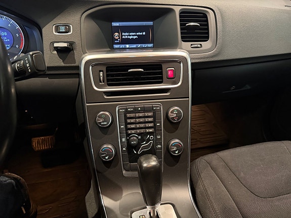 Volvo S60 14 of 16