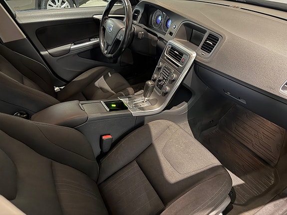 Volvo S60 11 of 16