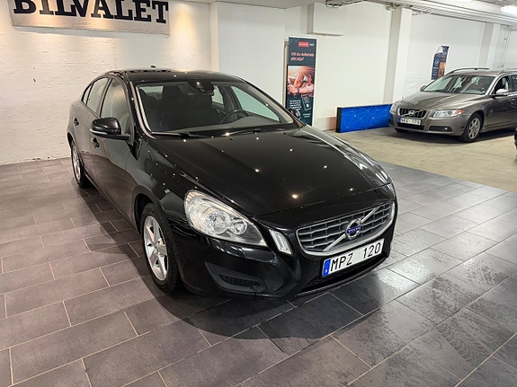 Volvo S60 2 of 16