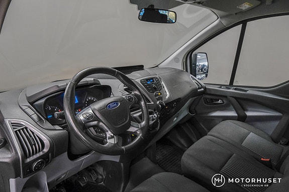 Ford Transit Custom 8 of 15