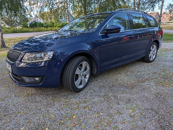 Skoda Octavia 2 of 5