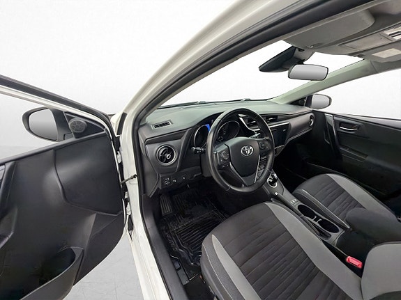 Toyota Auris 10 of 30