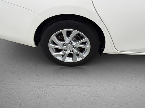 Toyota Auris 27 of 30