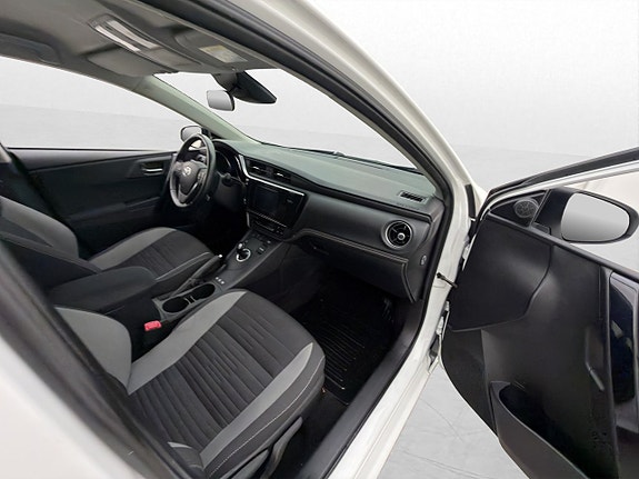 Toyota Auris 14 of 30