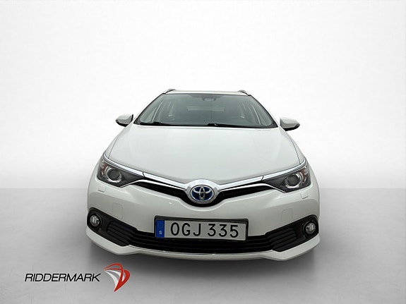 Toyota Auris 2 of 30