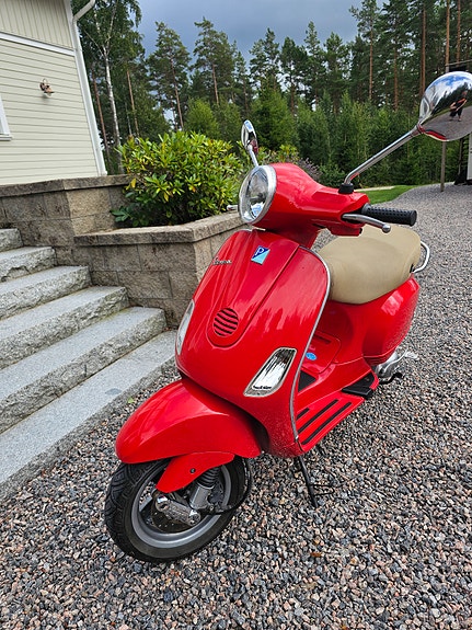 Piaggio Vespa LX125 5 of 5