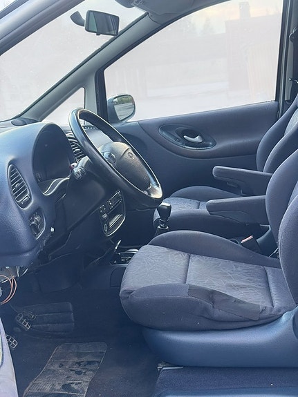 Ford Galaxy 11 of 15