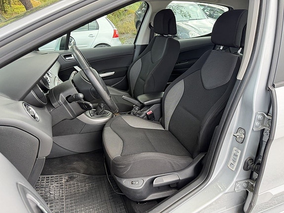 Peugeot 308 13 of 21