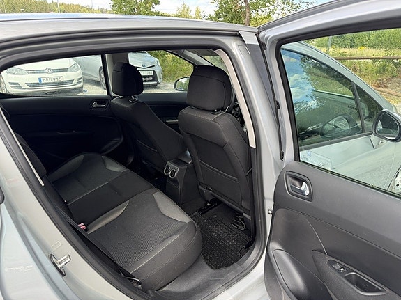 Peugeot 308 18 of 21