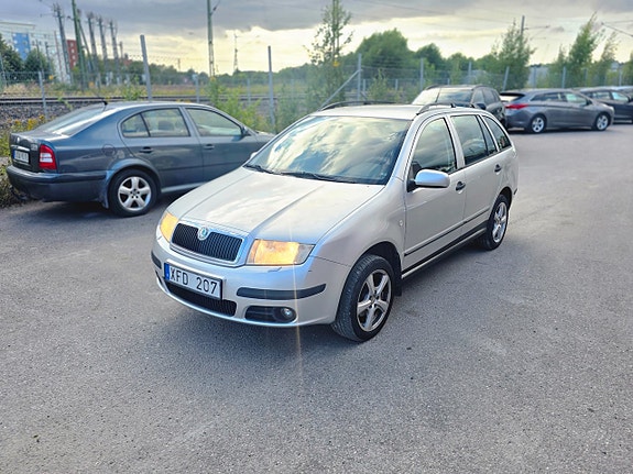 Skoda Fabia 2 of 10