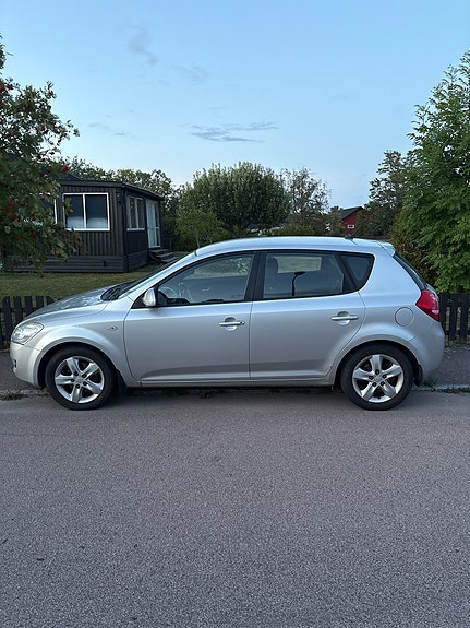Kia Ceed 2 of 7