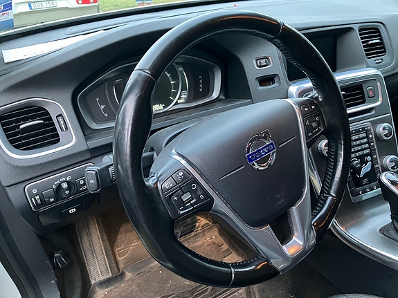 Volvo V60 Cross Country 6 of 11