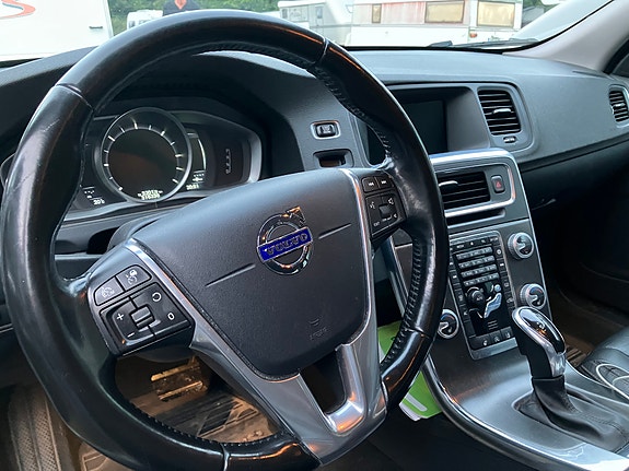 Volvo V60 Cross Country 3 of 11