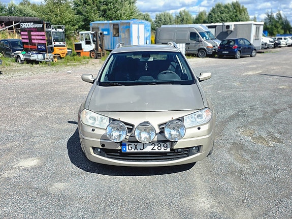 Renault Megane 2 of 9