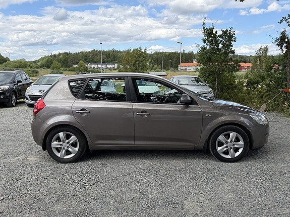 Kia Ceed 5 of 17