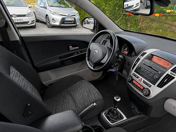 Kia Ceed 10 of 17