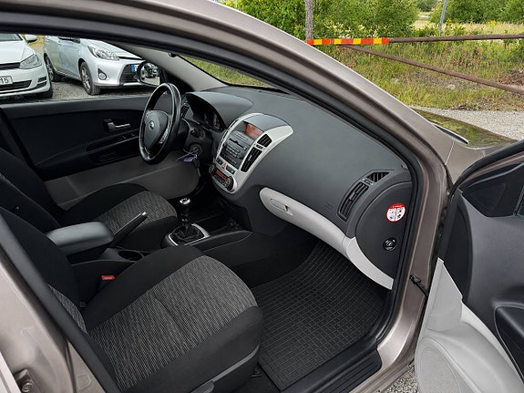 Kia Ceed 13 of 17